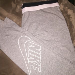 NWOT Nike Grey & White Waistband Leggings Sz L